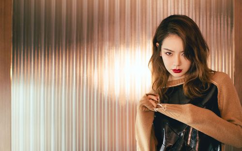 戚薇性感优雅写真桌面壁纸