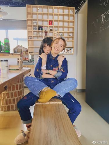 但也很便宜,因为房子是租的,装修布局也是黄雅莉自己动手改造的.