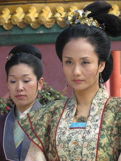 李颖披古装进《后宫》 扮恶女上演宫廷争斗