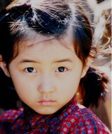 张子枫被妈妈打了是怎么回事 化妆后台张子枫被训斥事件(组图)