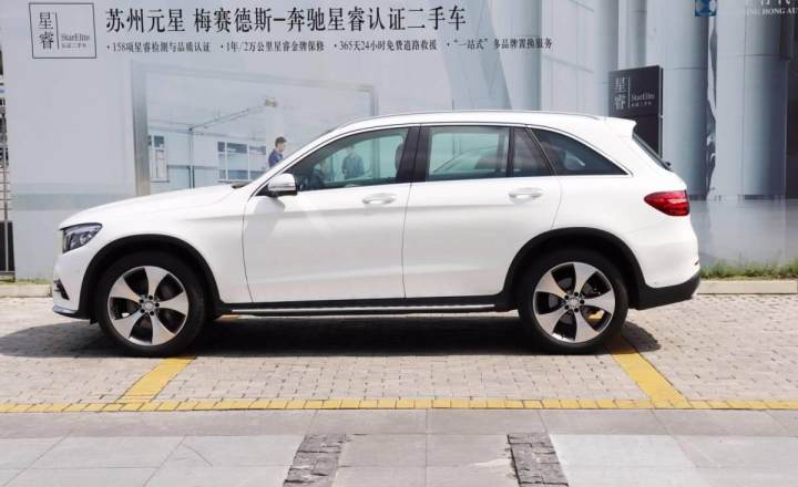 奔驰glc级 glc300 2.0t 4matic 豪华型 白色 手自一体