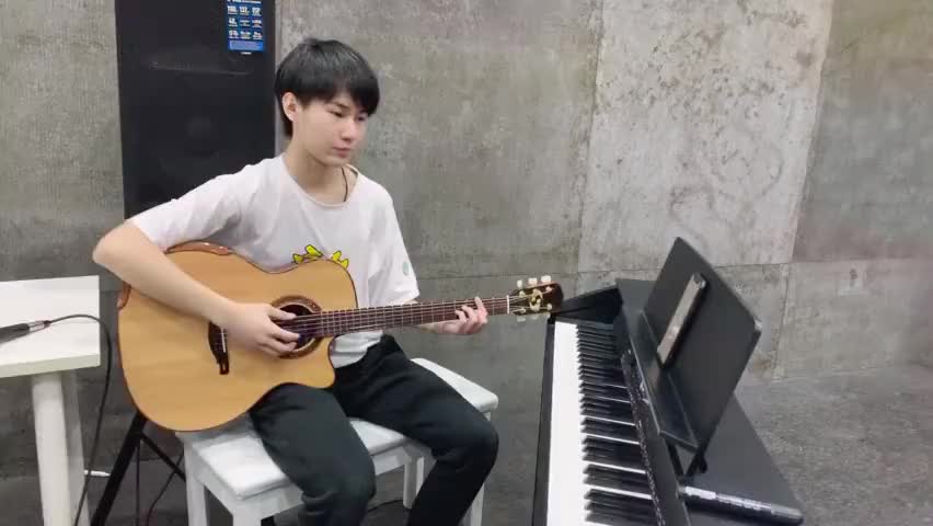 张真源吉他弹唱《青藏高原》