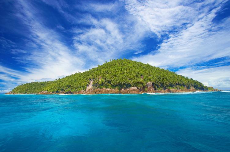 天空大海与岛屿