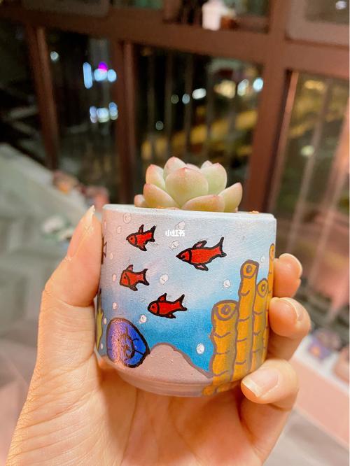 最近爱上画花盆,不能自拔画了很多还送人了两个,我的画功太粗糙了