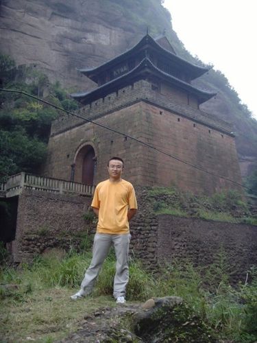 在剑门关前