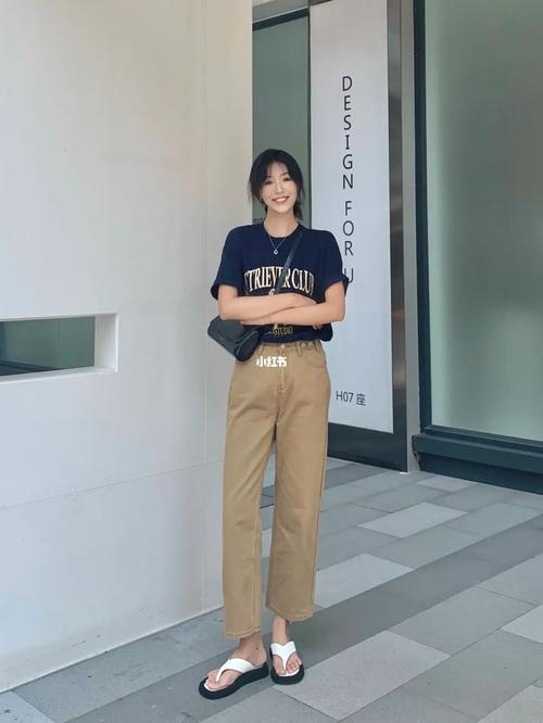 ootd_高个子_穿搭_韩系_卡其色_t恤_阔腿裤_每日穿搭_潮流_穿搭ootd