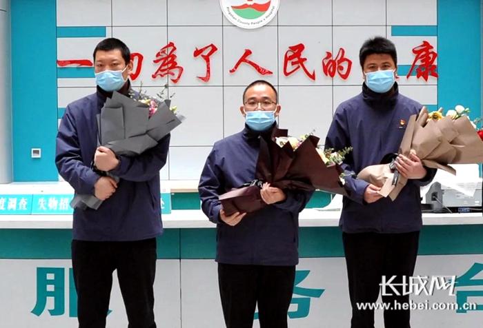 全景河北  平山县委副书记,县长董晓航来到平山县人民医院,对三名医护