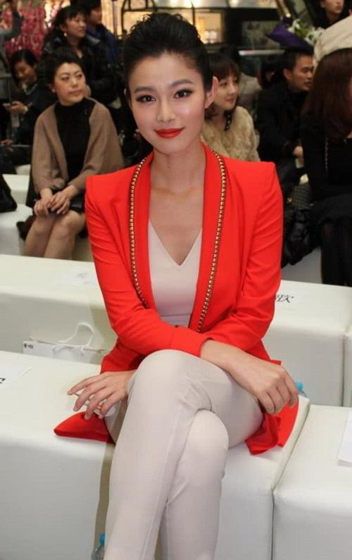 她就是于娜,原本想要成为舞蹈家的她因为自己的身高成为了一名模特