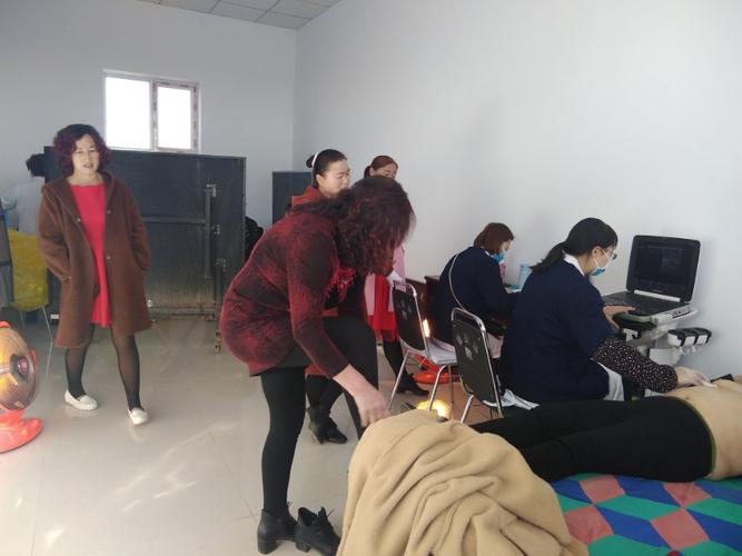 团结镇德丰村庆三八活动------妇幼保健计生服务中心应邀为广大妇女