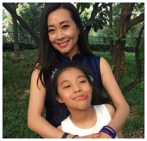 著名小品演员曾5次登上春晚,因丈夫去世淡出荧幕,如今重获幸福