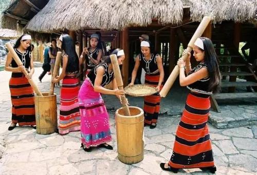 庆祝丰收,佤族新米节欢度三天