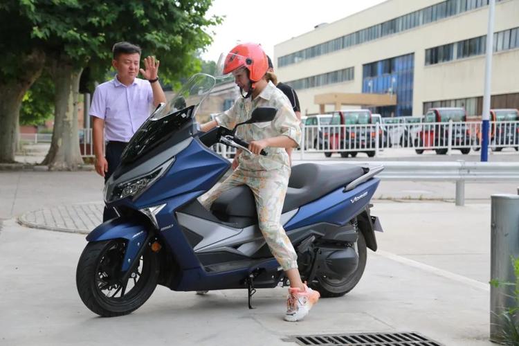 24990元大阳v锐250上市配置铝合金摇臂的200复古新车同步亮相