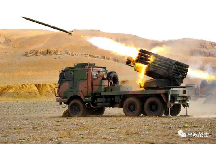 新型模块化火箭炮亮相高原采用与122㎜卡车炮同款底盘配20管火炮