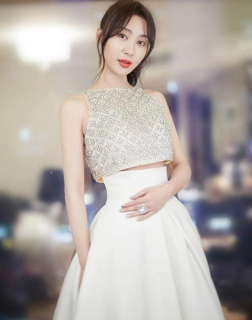 李菲儿腰部图片李菲儿美图