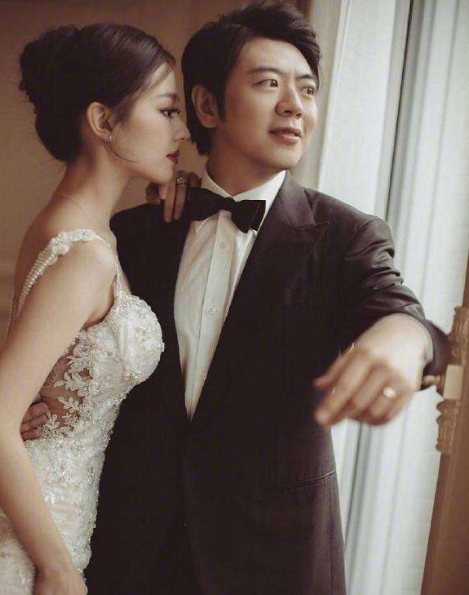 世界著名钢琴演奏家郎朗,混血妻子照片曝光,颜值身材