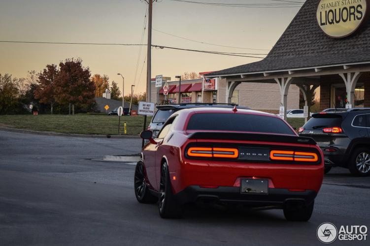 dodge challenger srt-8 hellcat