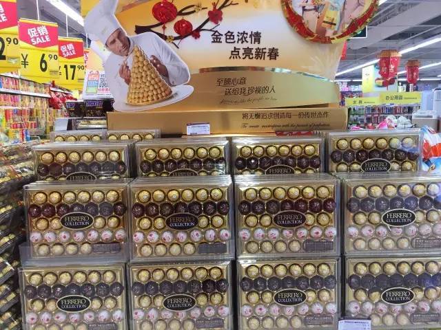 年货时间到,华润万家在超市里搭了个年货大街!