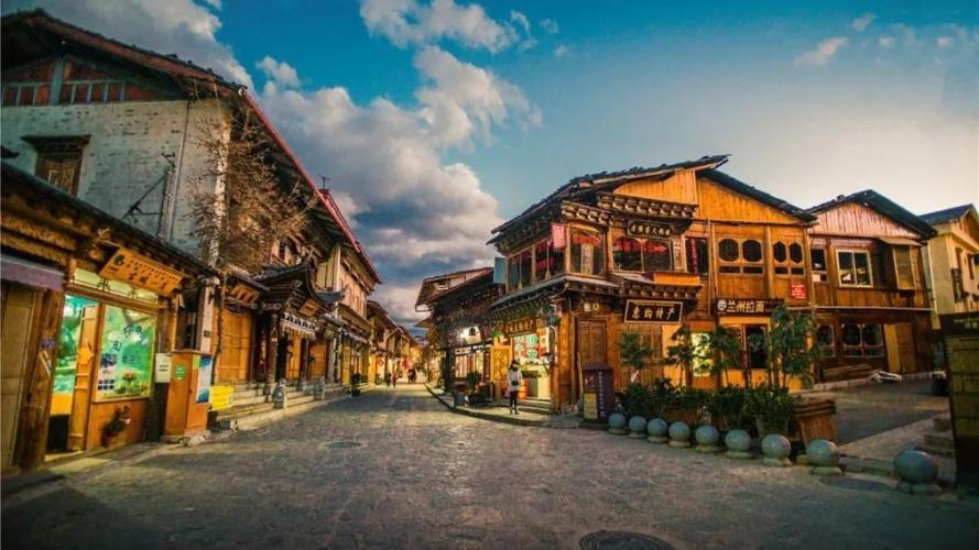 香格里拉月光城 | 走进独克宗古城,抵达神秘而圣洁的