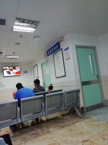 手术室门口的等候