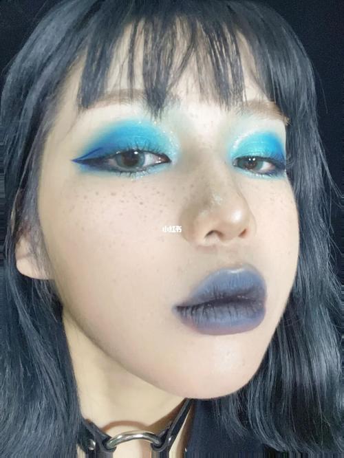 蓝色妖姬_美妆_欧美妆_妆容_朋克_眼影盘_蓝色眼影_美妆_彩妆_眼妆