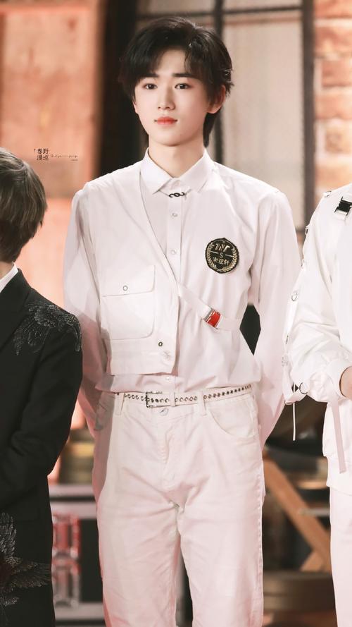 身材优越,神仙比例,名品男模.《宋亚轩身材》