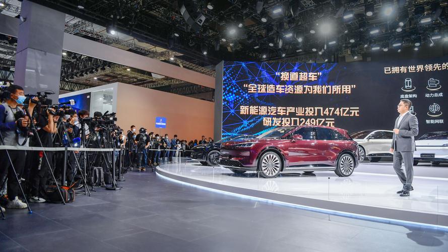 汽车首次参加国际a级车展,央视著名主持人撒贝宁主持了恒驰的新闻发布