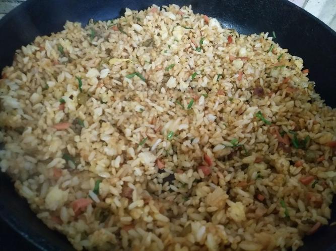 酸豆角蛋炒饭的做法
