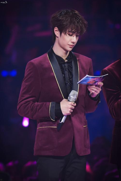 190101 湖南卫视跨年晚会 @uniq-王一博 cr:logo