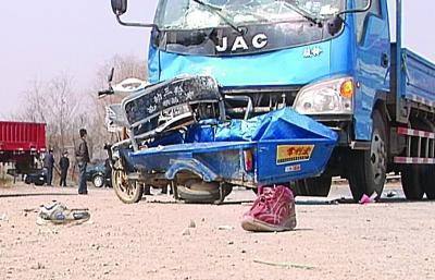 上学路上祖孙四人遭车祸 爷爷和两孙女不幸身亡
