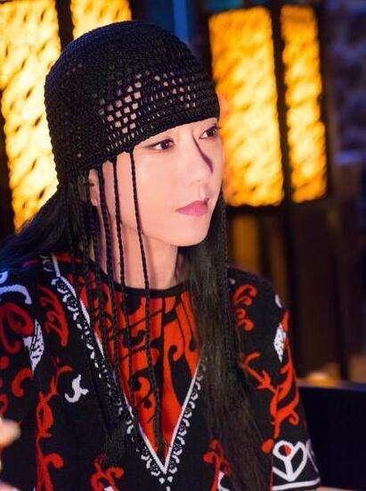 58岁杨丽萍为何总戴帽子?背后原因曝光太心疼
