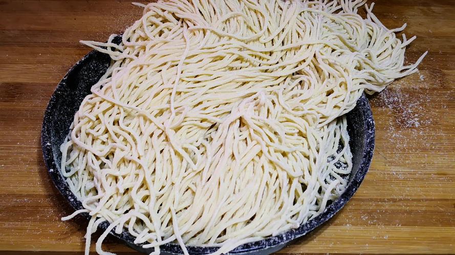 一样是面条,"干面条"和"湿面条"有何区别?看后别再乱买了