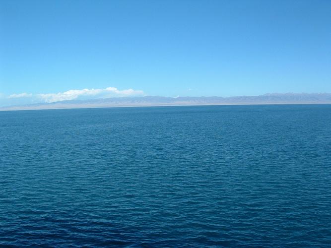 湖泊按成因可分为构造湖,火山口湖,冰川湖,堰塞湖,喀斯特湖,河成湖,风