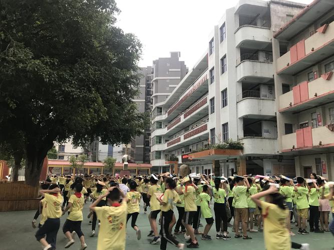 梧州市龙圩中心小学开展地震应急疏散演练活动
