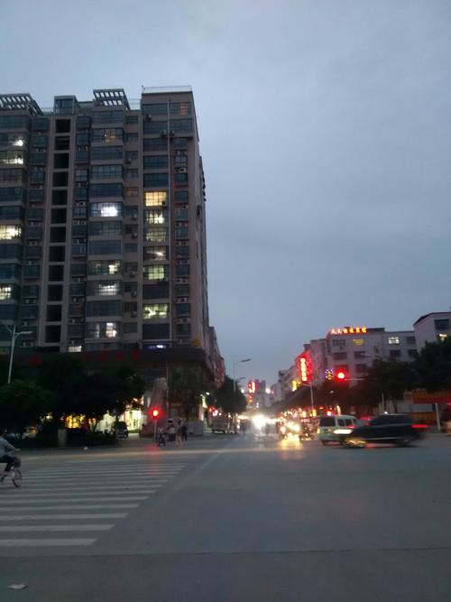 河南省平顶山市鲁山县向阳路靠近星艺艺术培训中心天气预报