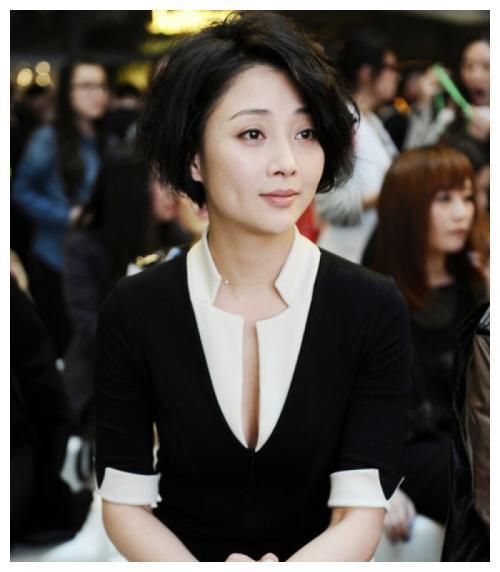 期待优秀的女演员殷桃能为                    .