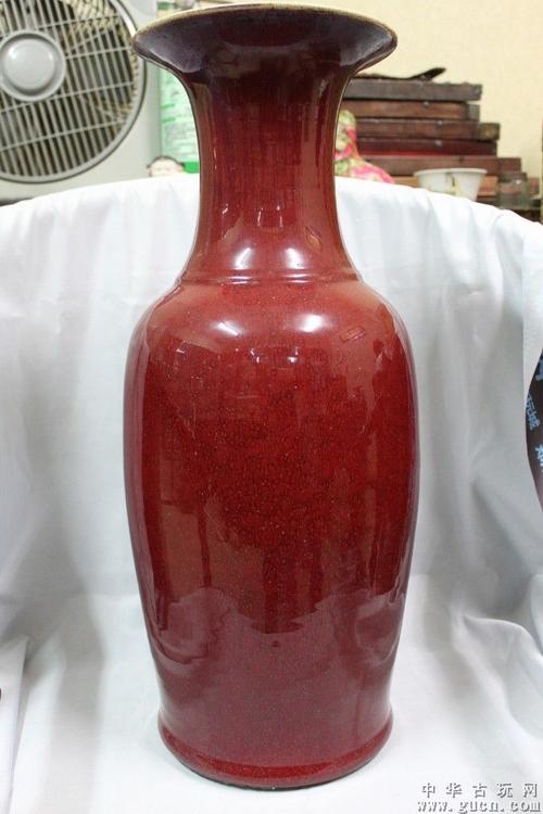清乾隆祭红釉大瓶