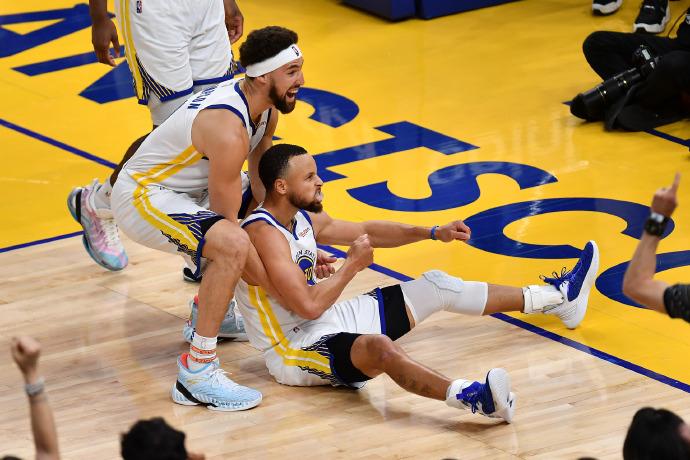 库里连续三分##独行侠vs勇士