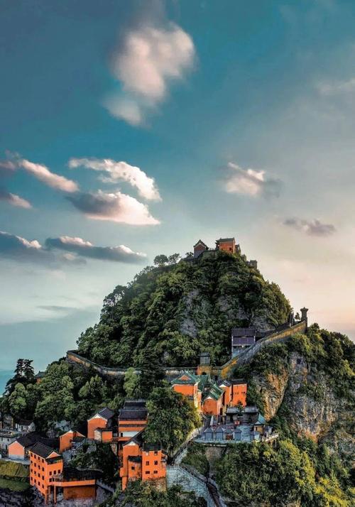 一砖一瓦都在保护之列 武当山古建筑群保护获世遗大会