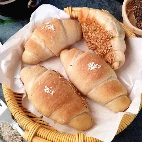 盐可颂黑麦面包无糖轻油法式黄油卷主食咸味面包健康餐包海盐面包