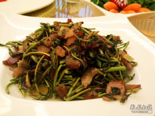 腊肉炒香椿