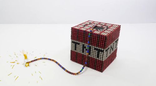 牛人用巴克球制作"炸弹",点燃瞬间惊艳开始上演