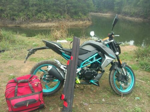 信心满满去钓鱼,因为我有一辆新摩托车!