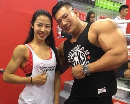 鹿晨辉遇上健身小姐姐被巨兽辅助可不是天天都有的