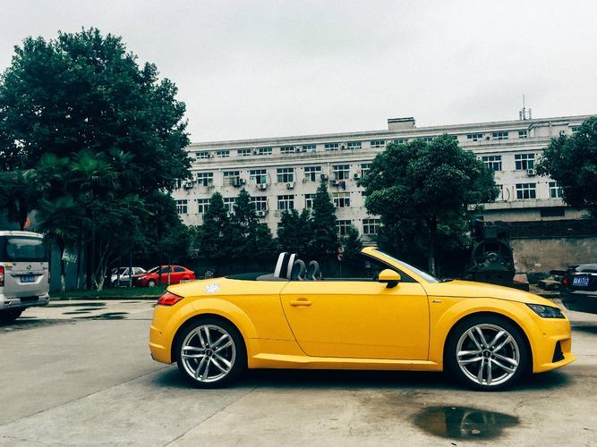 36℃夏日试敞篷车,这篷开还是不开?丨tt roadster