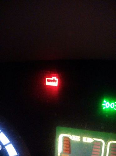 豪沃缺防冻液是这个标志么?