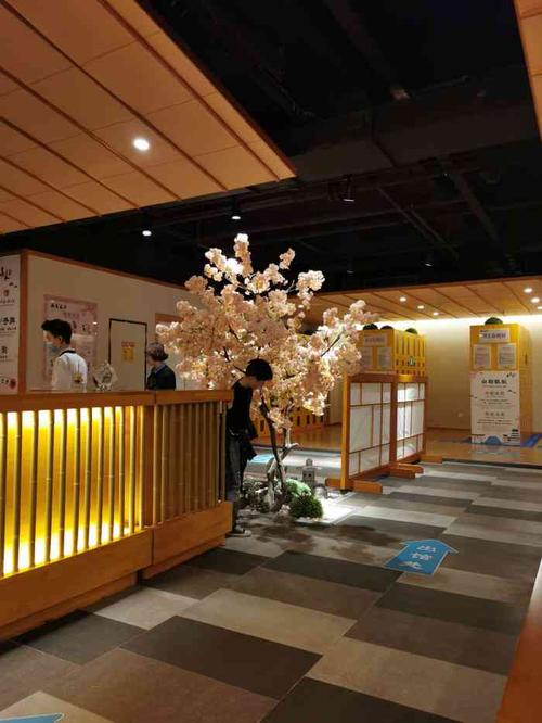 汤泉良子(祥云小镇店)-"位置:祥云小镇上新开的一家店面,住在附近.