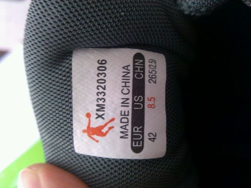 请大神鉴定乔丹鞋的真假~!