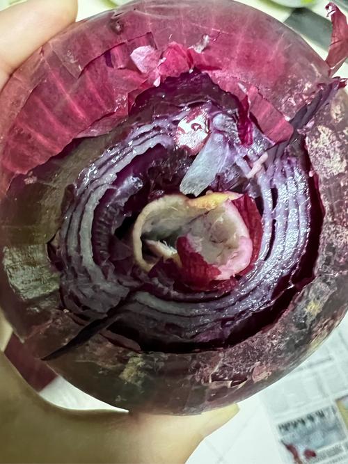 从某多多上买了五斤小洋葱,刚打开还以为特别好,结果仔细看了一下广发