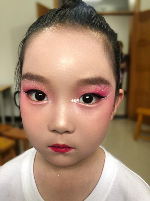 舞台妆|舞蹈表演_舞蹈_睫毛_幼儿_儿童舞台妆_萌娃