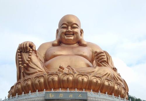 真人版"弥勒佛"意外走红,却被富婆看中高价请回家,如今怎么样?